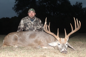 148 inch 11 point Whitetail Buck taken by Robert Rodda of Alabama!