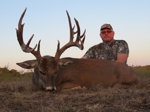 Bruce Edwards of Mississippi took this 165 inch 14 point Whitetail Buck!